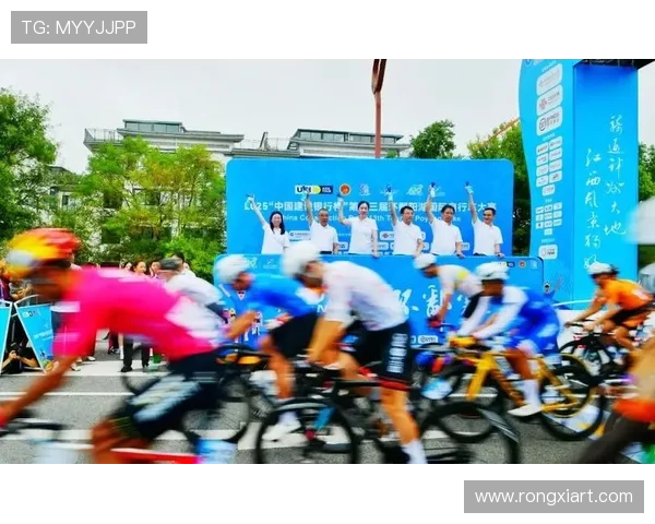 第十三届环鄱阳湖国际自行车大赛激情开赛展示生态与速度魅力风采